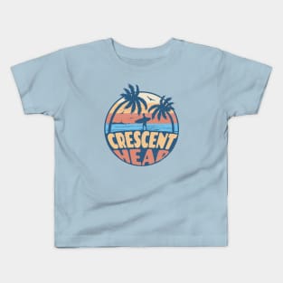 Vintage Surfing Crescent Head, Australia // Retro Summer Vibes // Grunge Surfer Sunset Kids T-Shirt